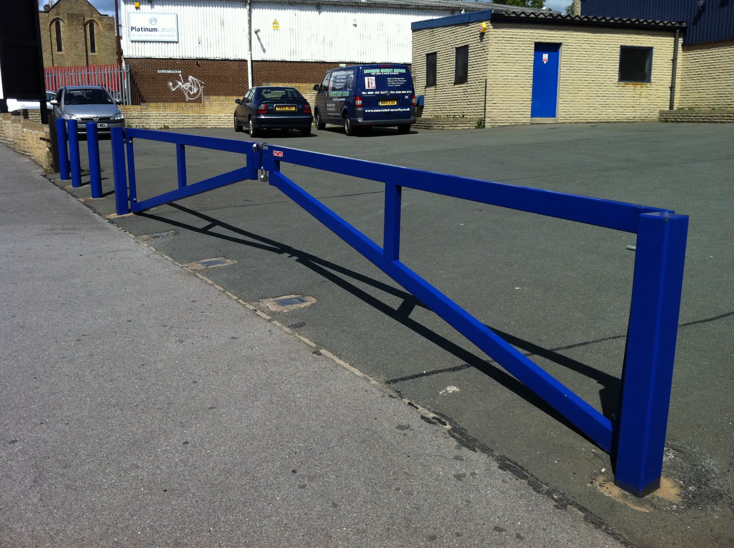 Double Leaf Heavy Duty Manual Swing Gate Bollard Street